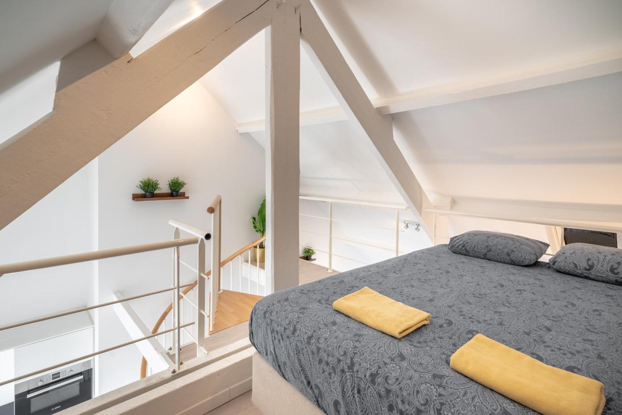 The Fashion Street Apartment *